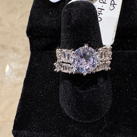 Elegant Silver Moissanite Women's Ring - Picture 1 of 1